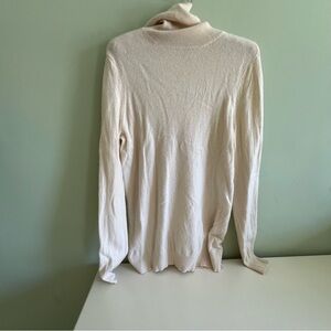 Bloomingdale’s Elegant Cream Women's Sweater 100% cashmere